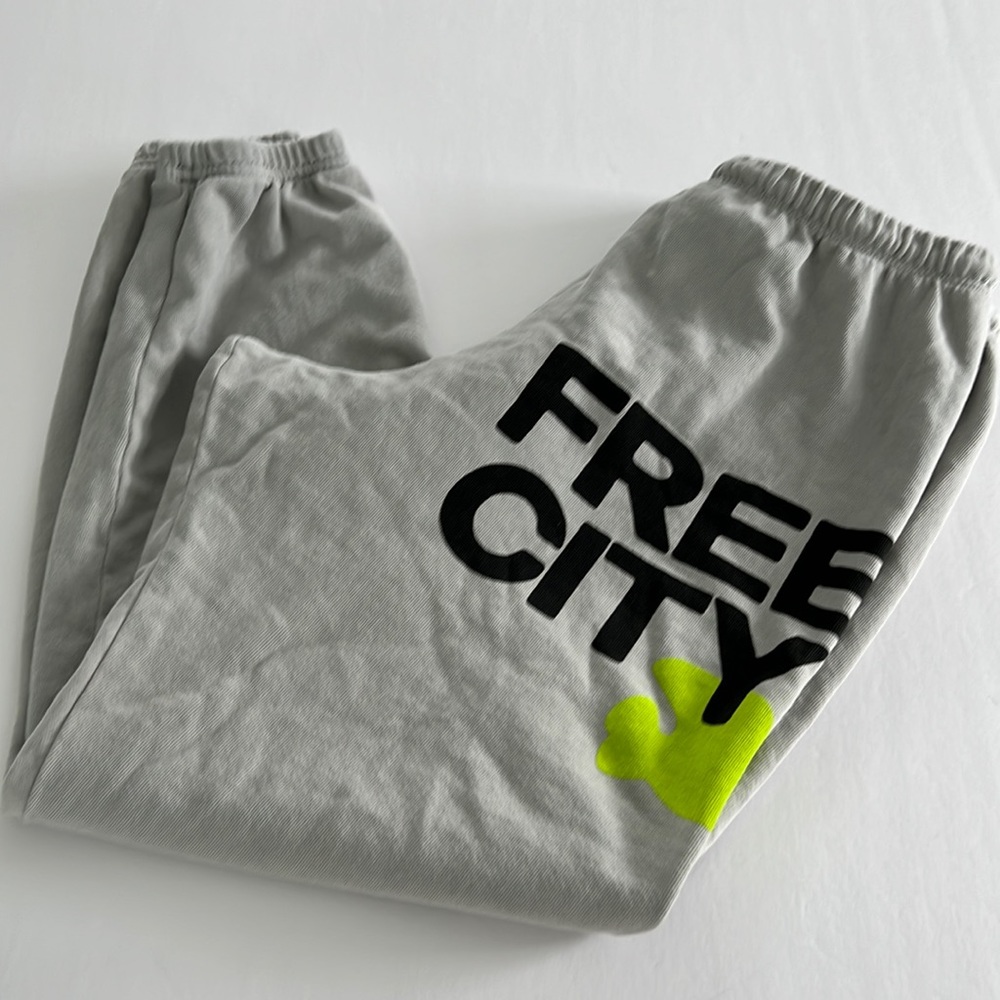 Freecity life, nature, love joggers super vintage